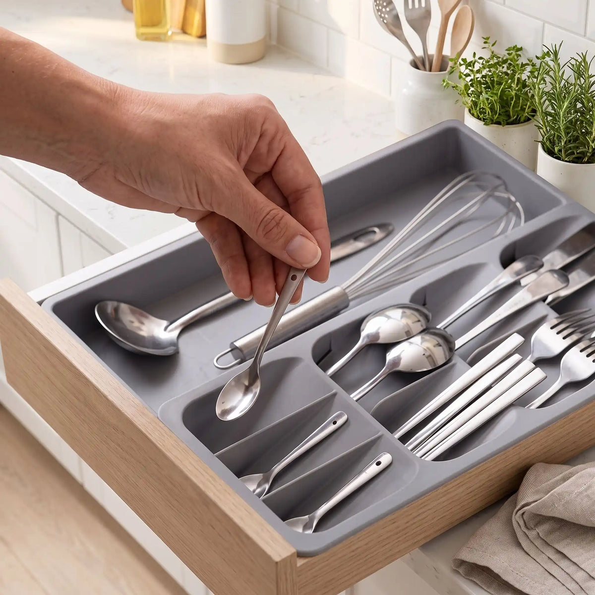 Range couvert idéal pour une cuisine propre et bien rangée 